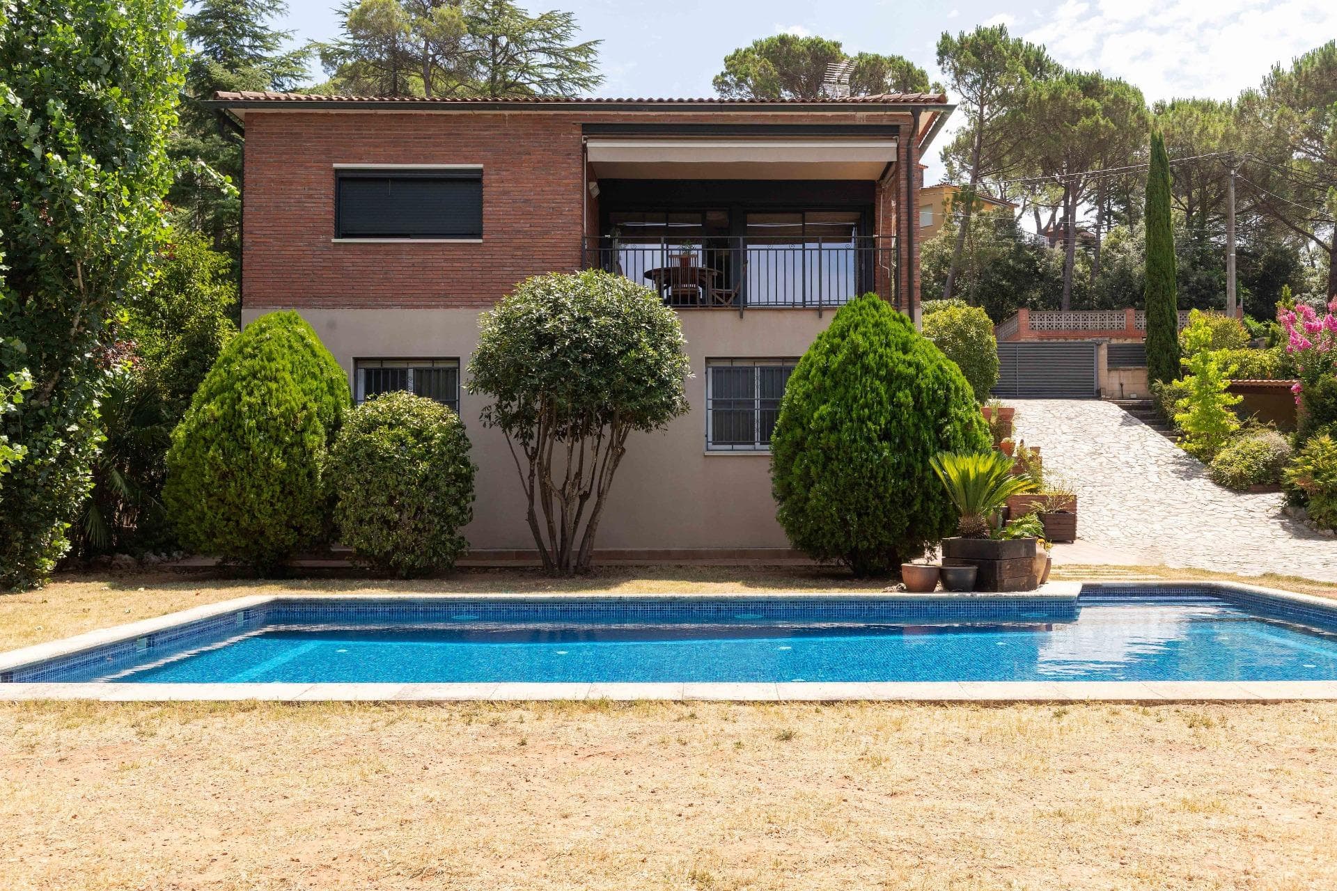 Dues parcel·les. Un sol paradís amb piscina